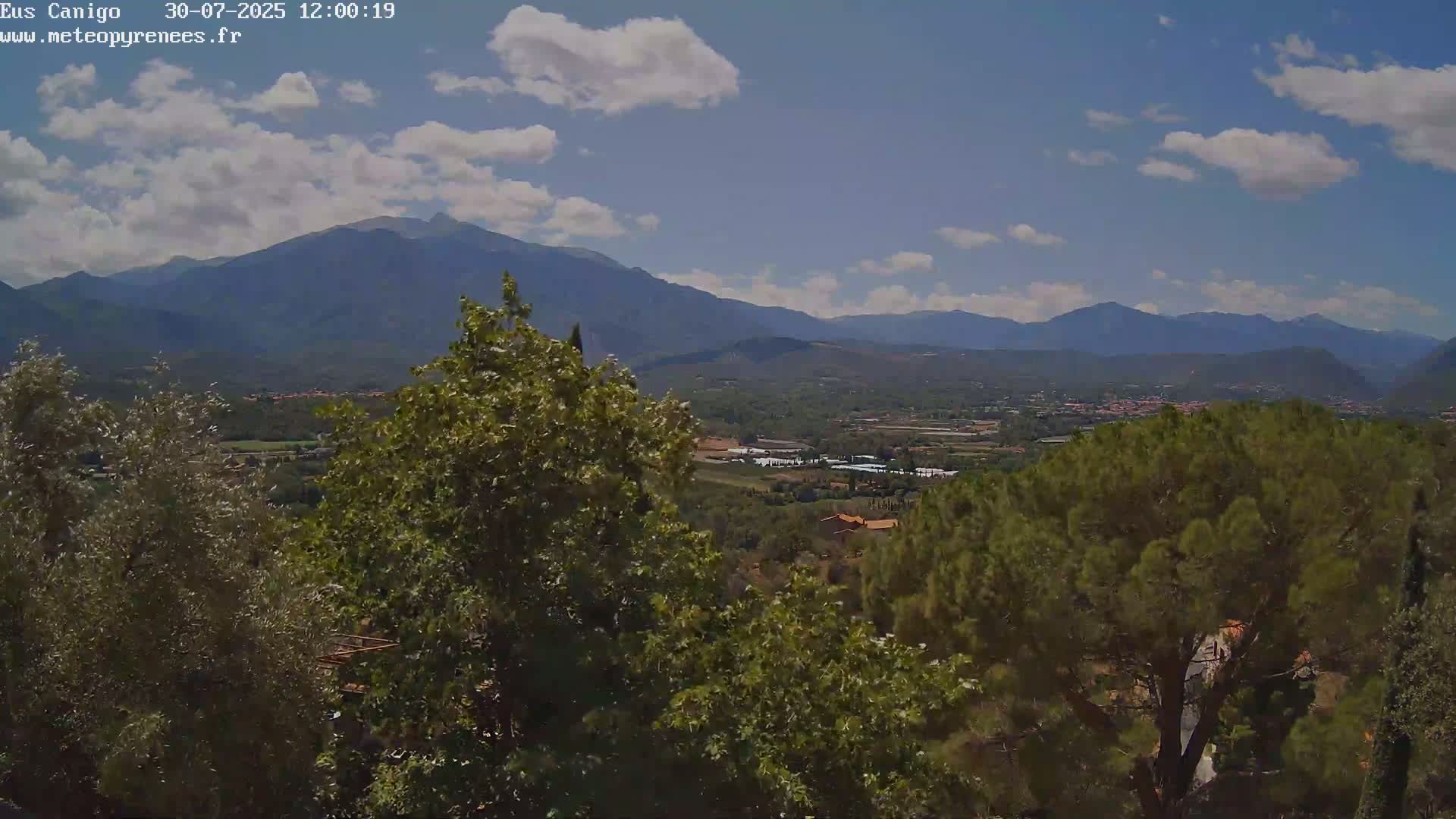 Eus Village & Prades City Skyline & Canigo Mountain View Live Cam - Prades, Pyrenees-Orientales, Occitanie, France