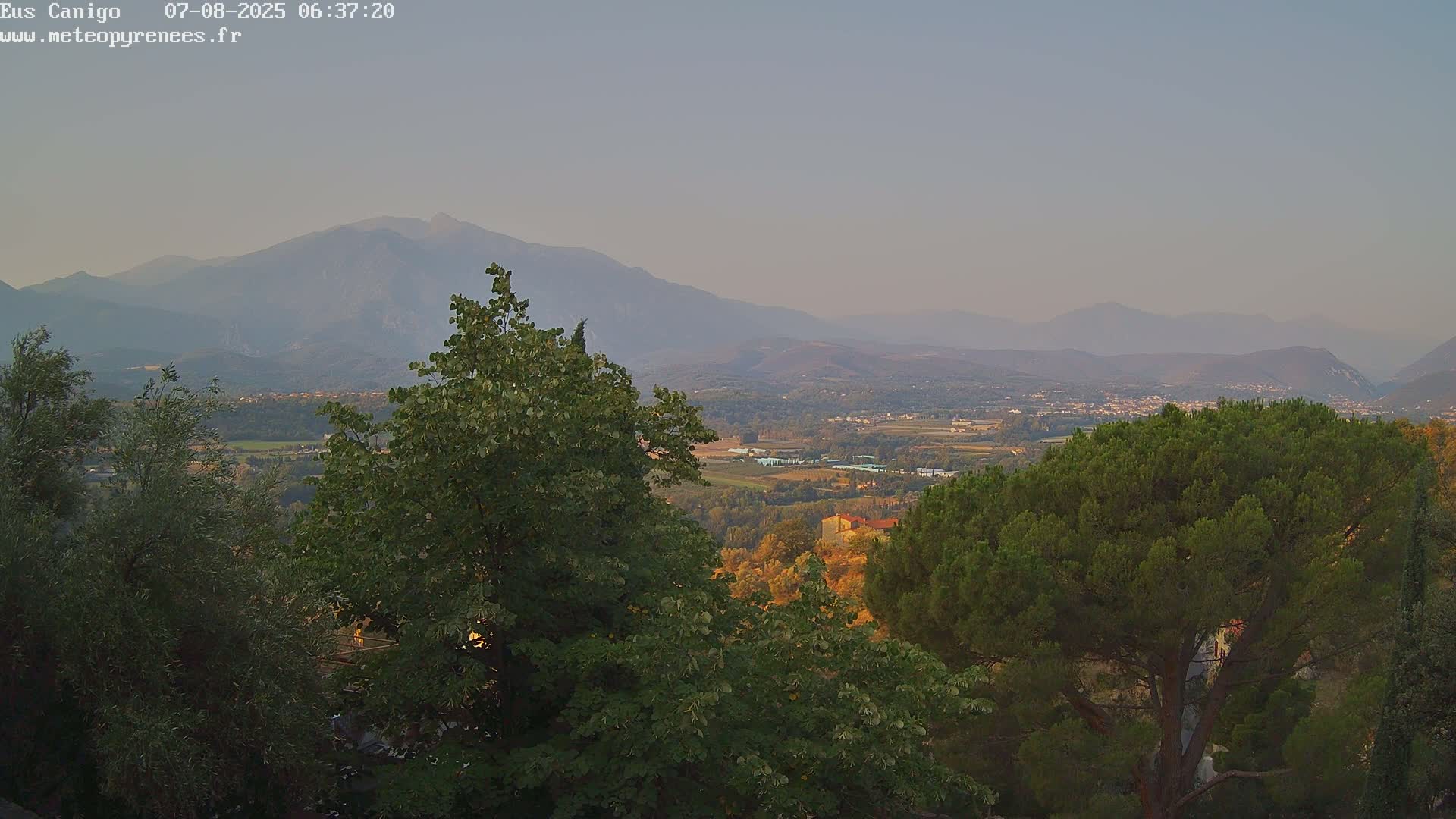 Eus Village & Prades City Skyline & Canigo Mountain View Live Cam - Prades, Pyrenees-Orientales, Occitanie, France