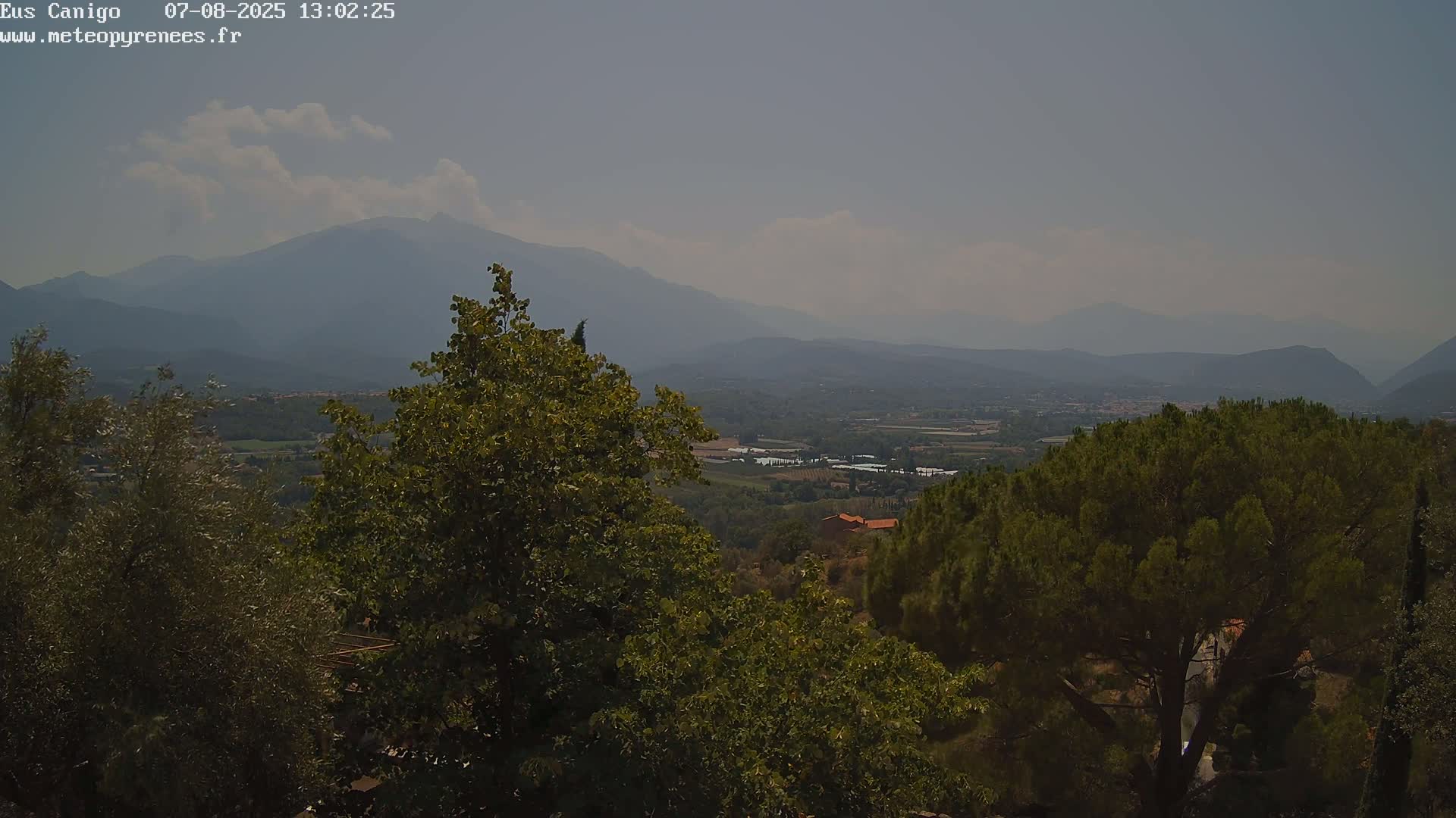 Eus Village & Prades City Skyline & Canigo Mountain View Live Cam - Prades, Pyrenees-Orientales, Occitanie, France