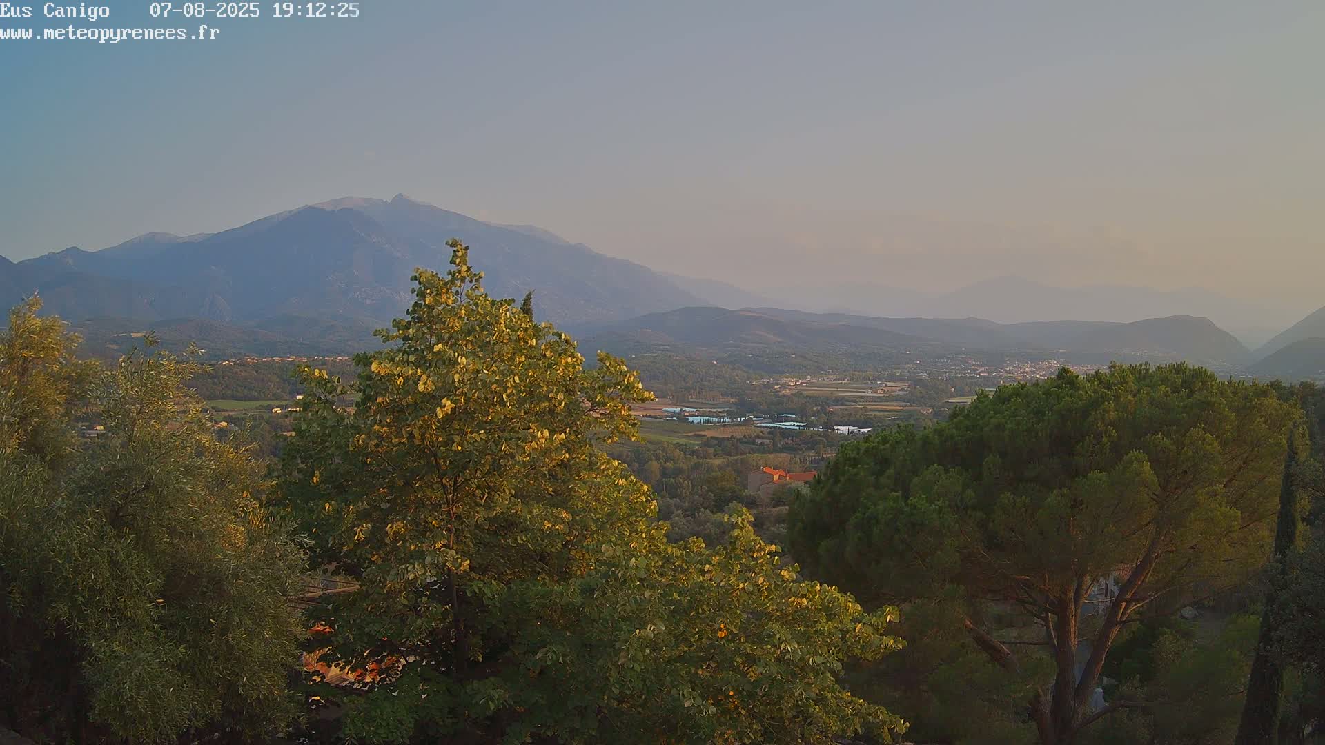 Eus Village & Prades City Skyline & Canigo Mountain View Live Cam - Prades, Pyrenees-Orientales, Occitanie, France