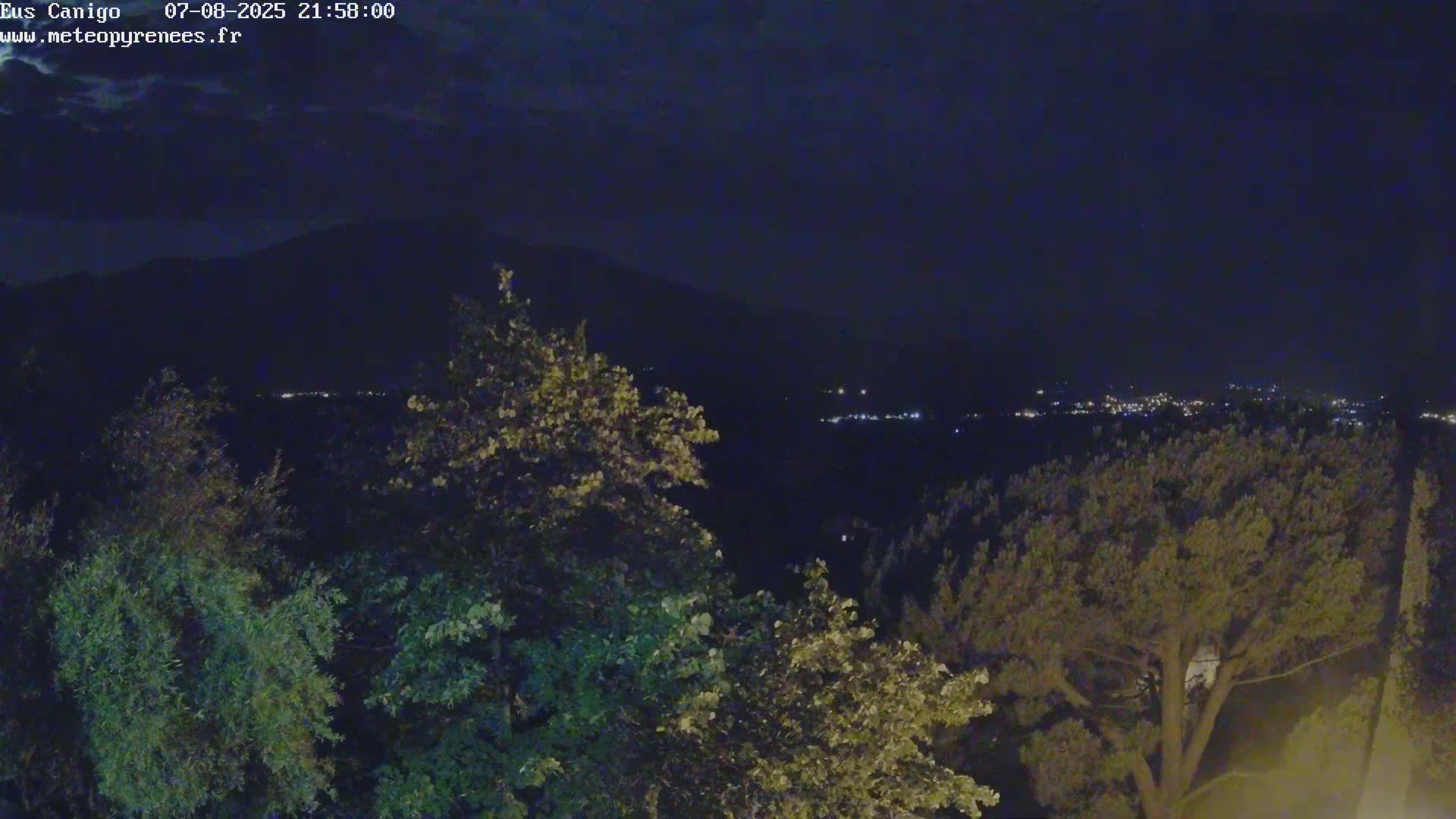 Eus Village & Prades City Skyline & Canigo Mountain View Live Cam - Prades, Pyrenees-Orientales, Occitanie, France