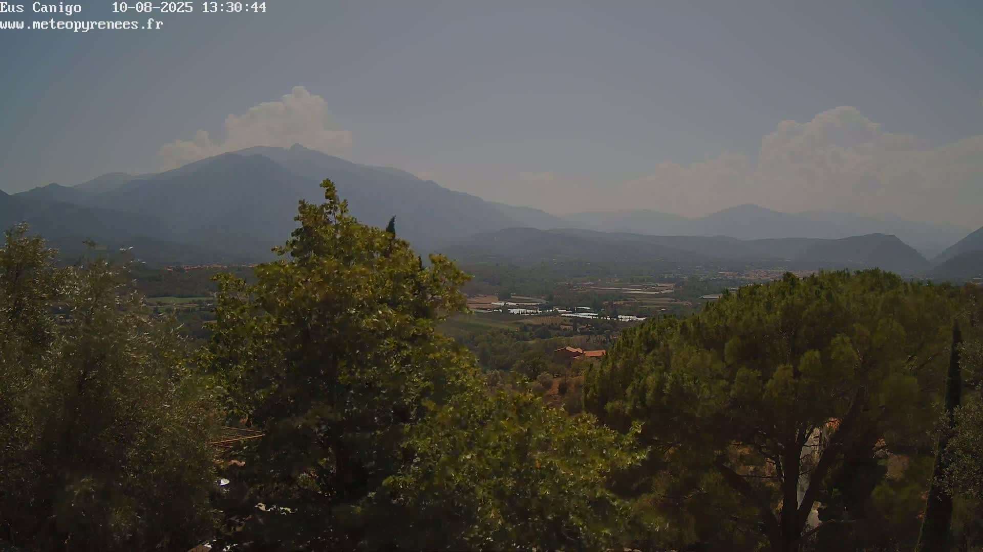Eus Village & Prades City Skyline & Canigo Mountain View Live Cam - Prades, Pyrenees-Orientales, Occitanie, France