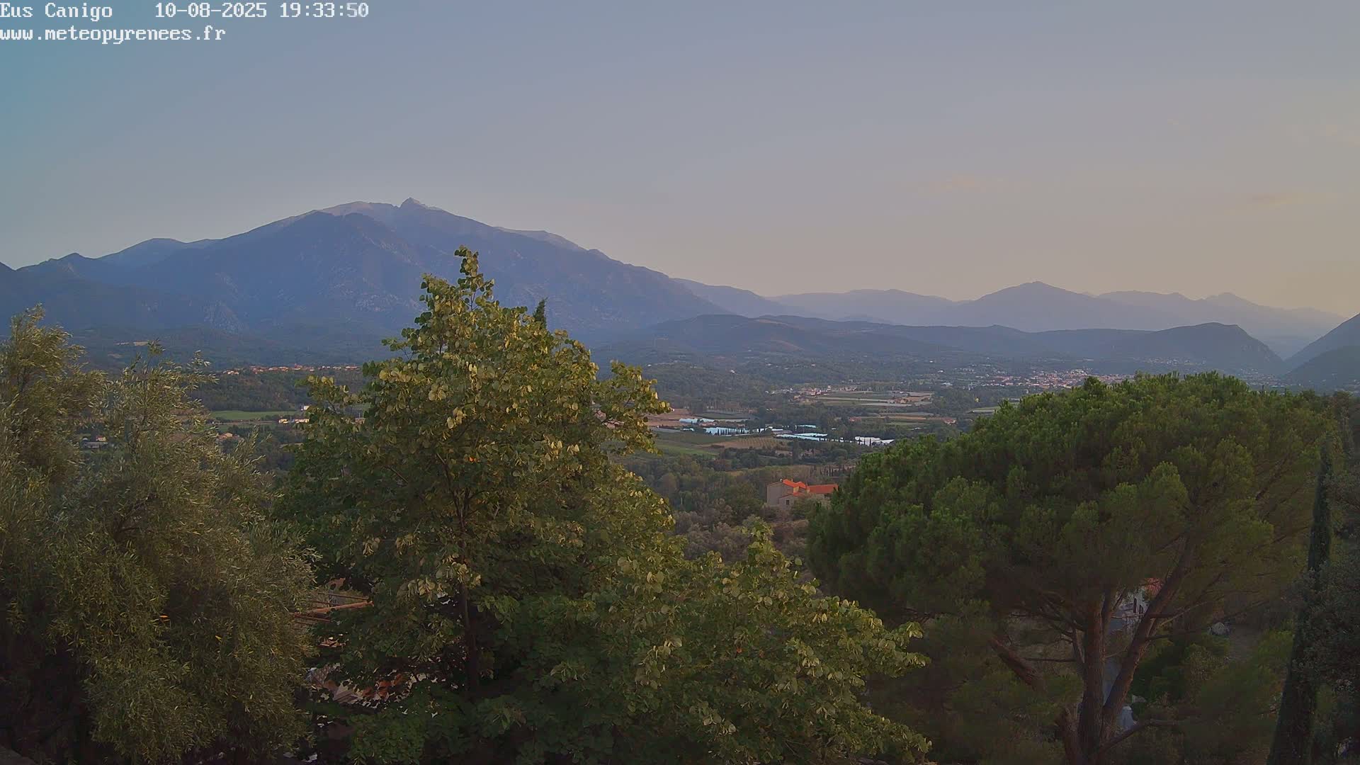 Eus Village & Prades City Skyline & Canigo Mountain View Live Cam - Prades, Pyrenees-Orientales, Occitanie, France