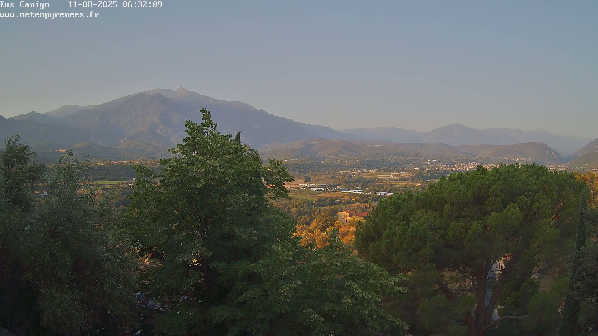 Eus Village & Prades City Skyline & Canigo Mountain View Live Cam - Prades, Pyrenees-Orientales, Occitanie, France