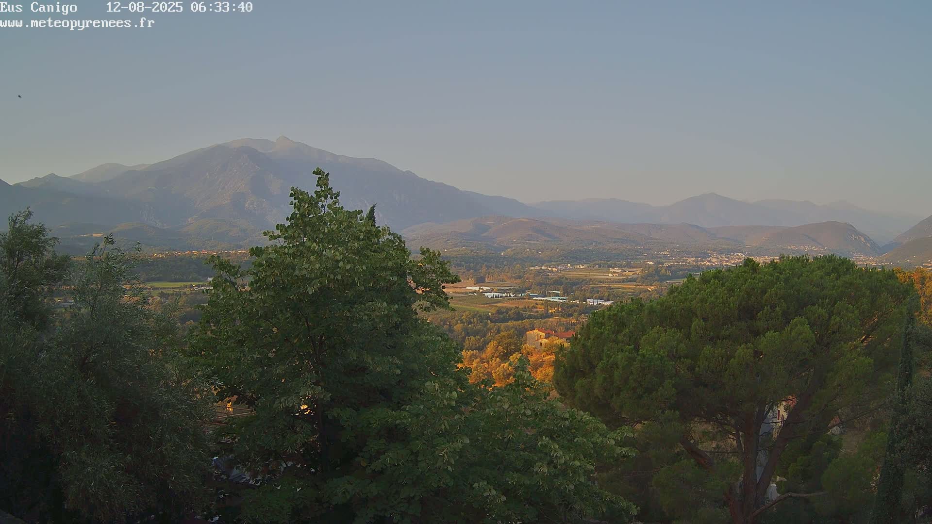 Eus Village & Prades City Skyline & Canigo Mountain View Live Cam - Prades, Pyrenees-Orientales, Occitanie, France