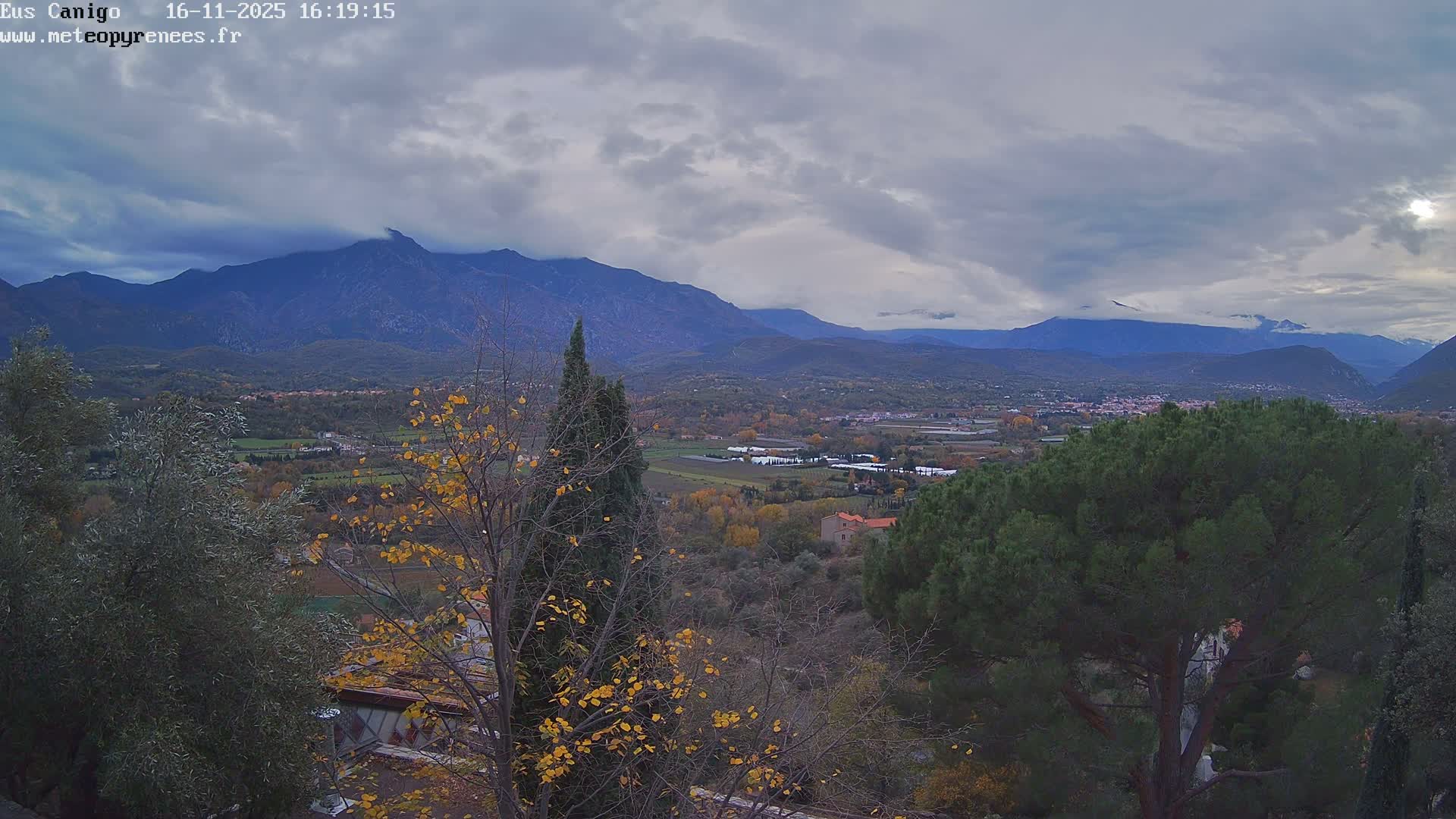 Eus Village & Prades City Skyline & Canigo Mountain View Live Cam - Prades, Pyrenees-Orientales, Occitanie, France