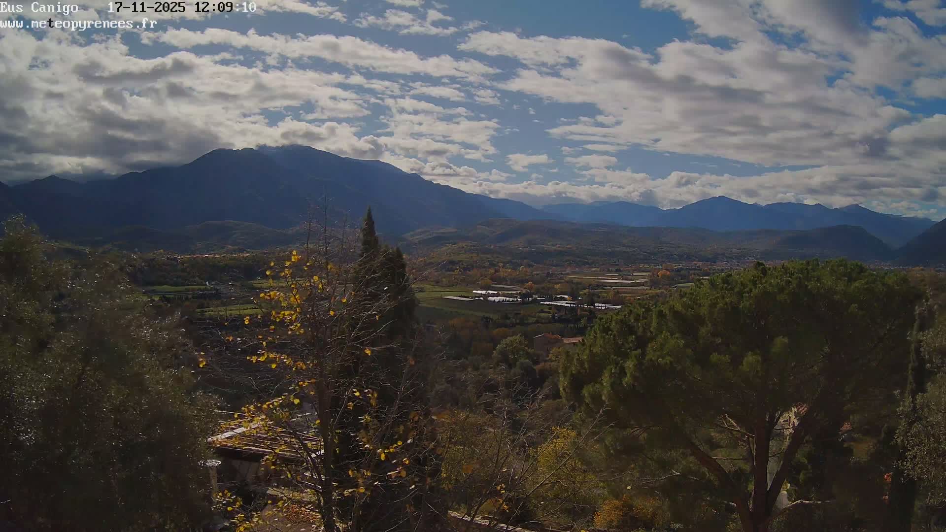 Eus Village & Prades City Skyline & Canigo Mountain View Live Cam - Prades, Pyrenees-Orientales, Occitanie, France