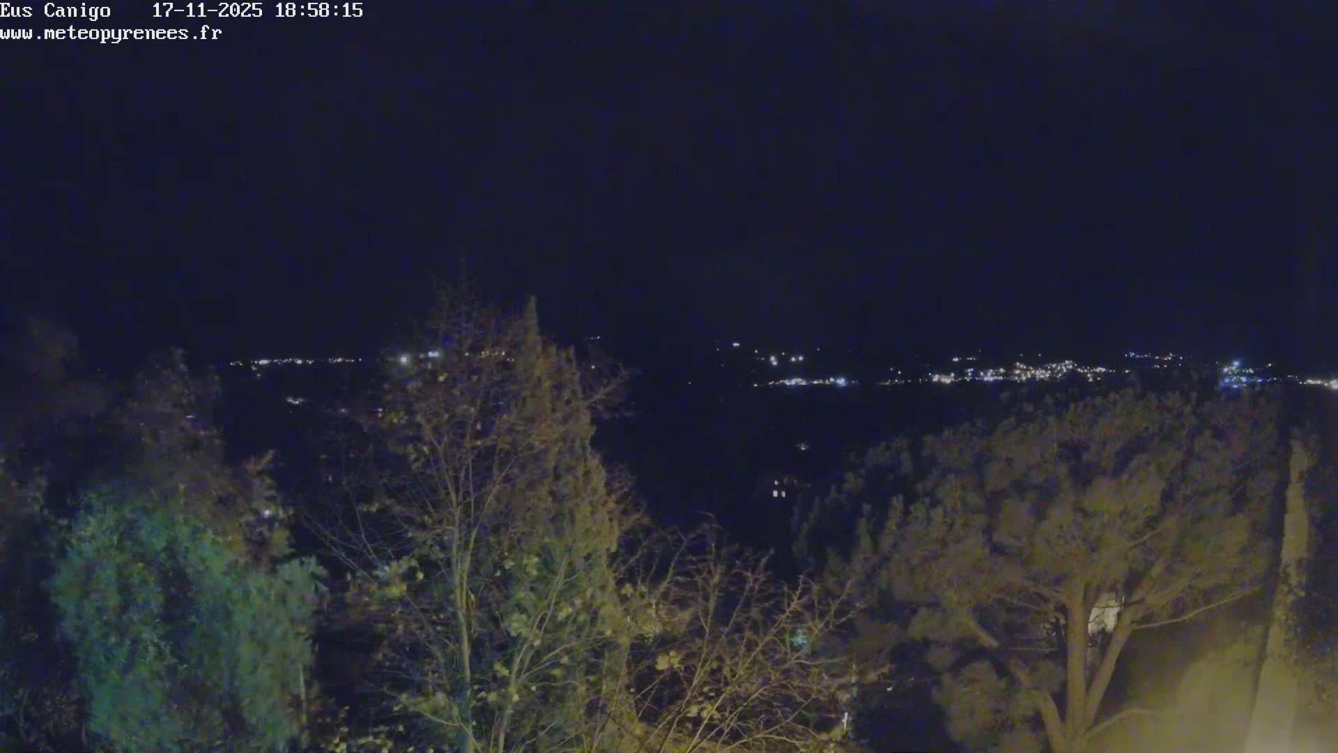 Eus Village & Prades City Skyline & Canigo Mountain View Live Cam - Prades, Pyrenees-Orientales, Occitanie, France