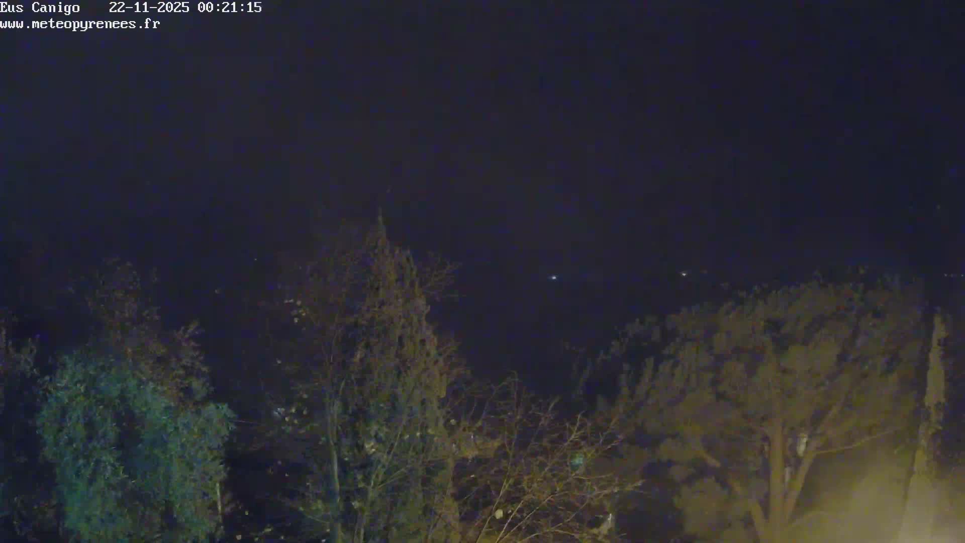 Eus Village & Prades City Skyline & Canigo Mountain View Live Cam - Prades, Pyrenees-Orientales, Occitanie, France