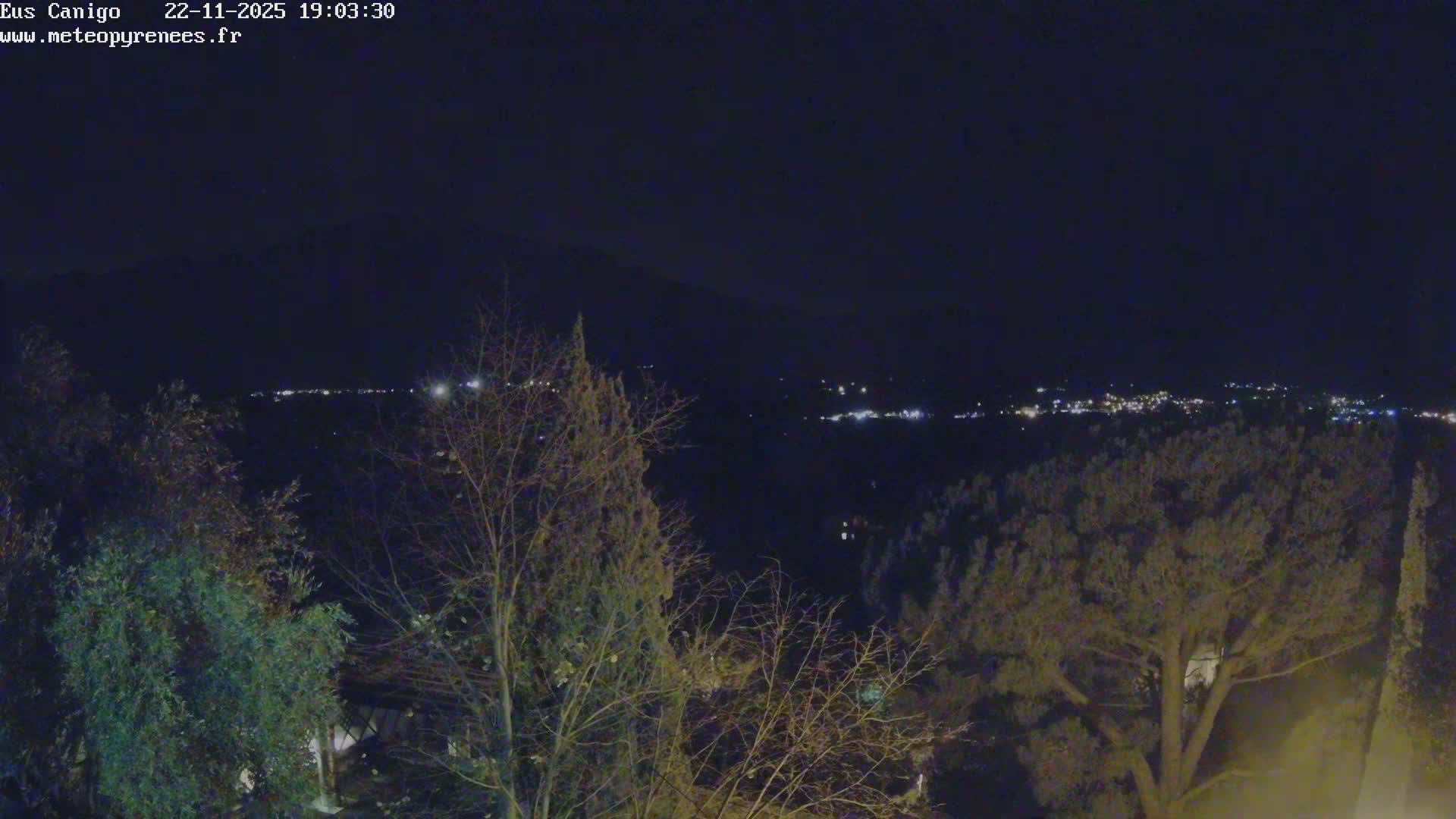 Eus Village & Prades City Skyline & Canigo Mountain View Live Cam - Prades, Pyrenees-Orientales, Occitanie, France