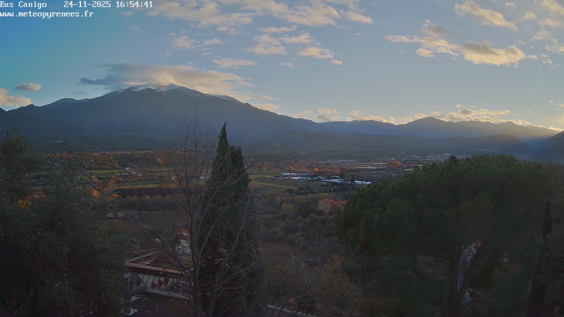 Eus Village & Prades City Skyline & Canigo Mountain View Live Cam - Prades, Pyrenees-Orientales, Occitanie, France