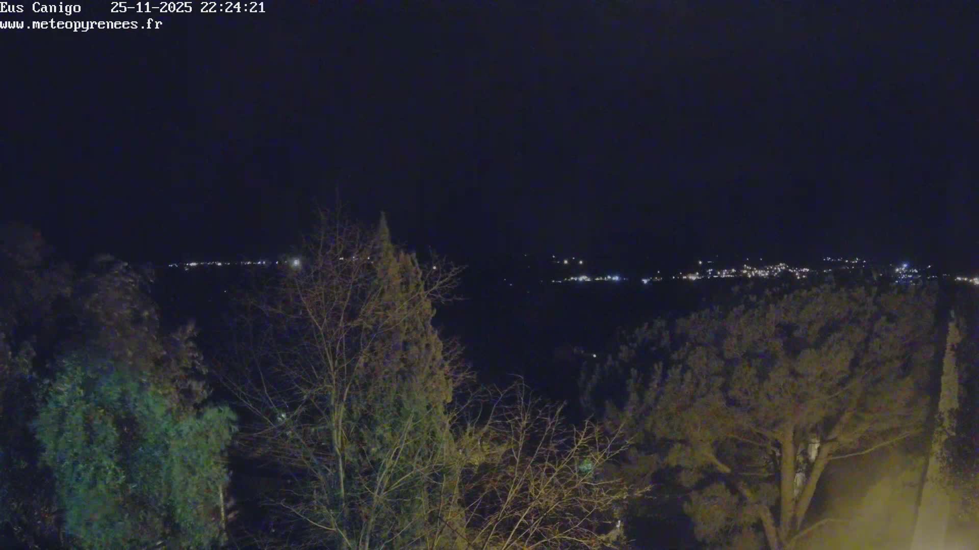 Eus Village & Prades City Skyline & Canigo Mountain View Live Cam - Prades, Pyrenees-Orientales, Occitanie, France