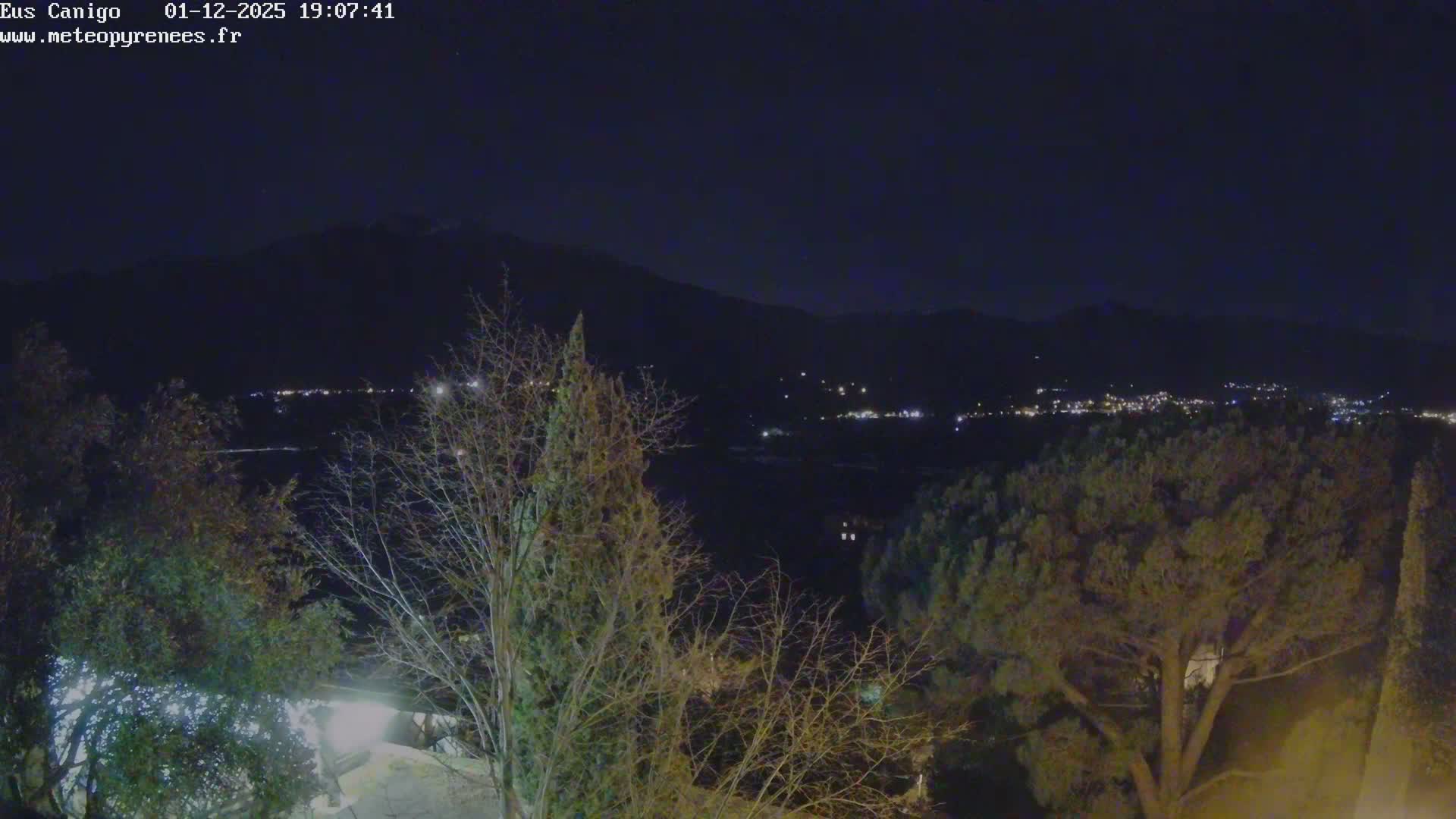 Eus Village & Prades City Skyline & Canigo Mountain View Live Cam - Prades, Pyrenees-Orientales, Occitanie, France