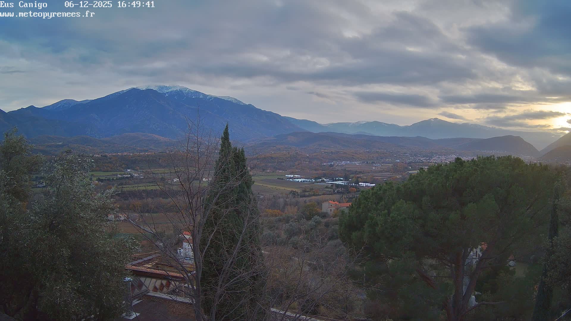 Eus Village & Prades City Skyline & Canigo Mountain View Live Cam - Prades, Pyrenees-Orientales, Occitanie, France