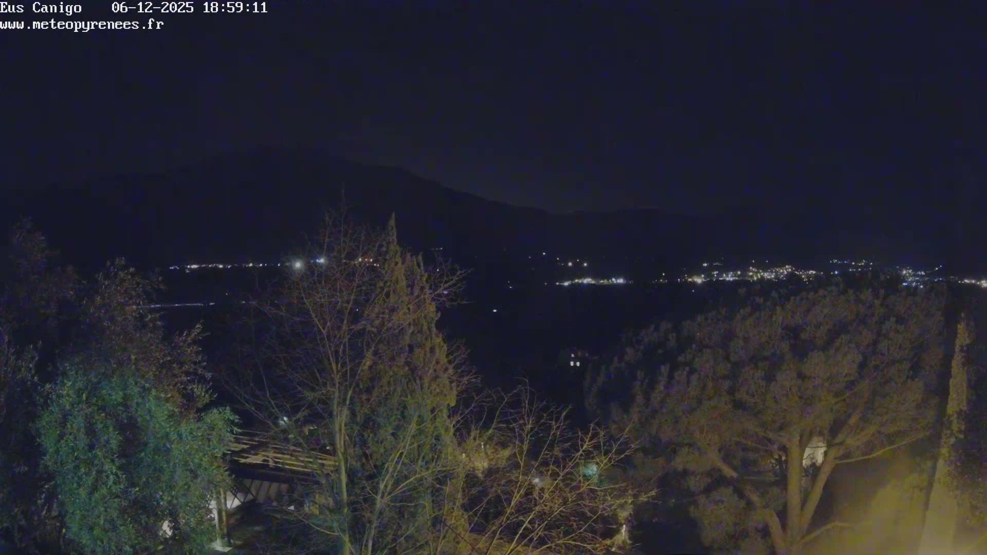 Eus Village & Prades City Skyline & Canigo Mountain View Live Cam - Prades, Pyrenees-Orientales, Occitanie, France