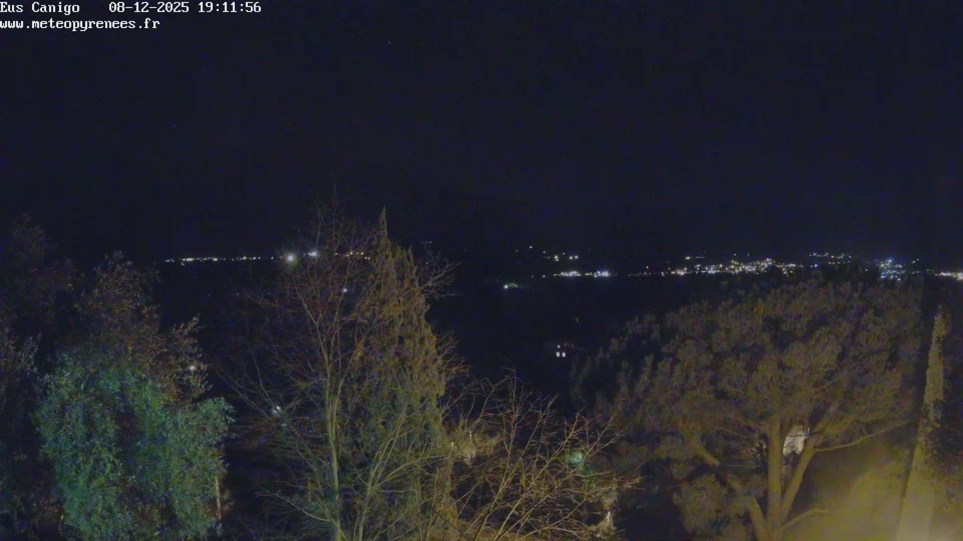 Eus Village & Prades City Skyline & Canigo Mountain View Live Cam - Prades, Pyrenees-Orientales, Occitanie, France