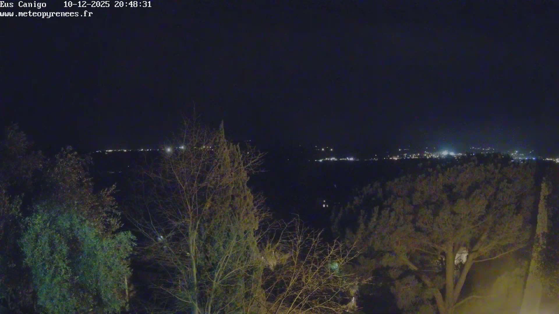 Eus Village & Prades City Skyline & Canigo Mountain View Live Cam - Prades, Pyrenees-Orientales, Occitanie, France