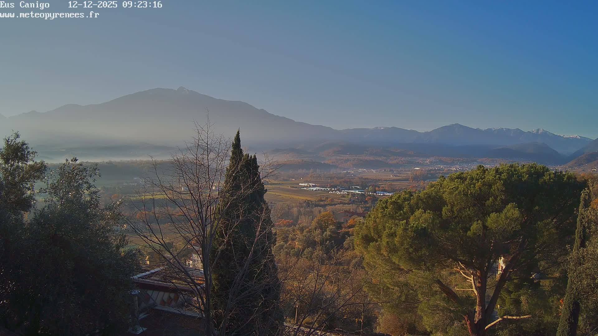 Eus Village & Prades City Skyline & Canigo Mountain View Live Cam - Prades, Pyrenees-Orientales, Occitanie, France