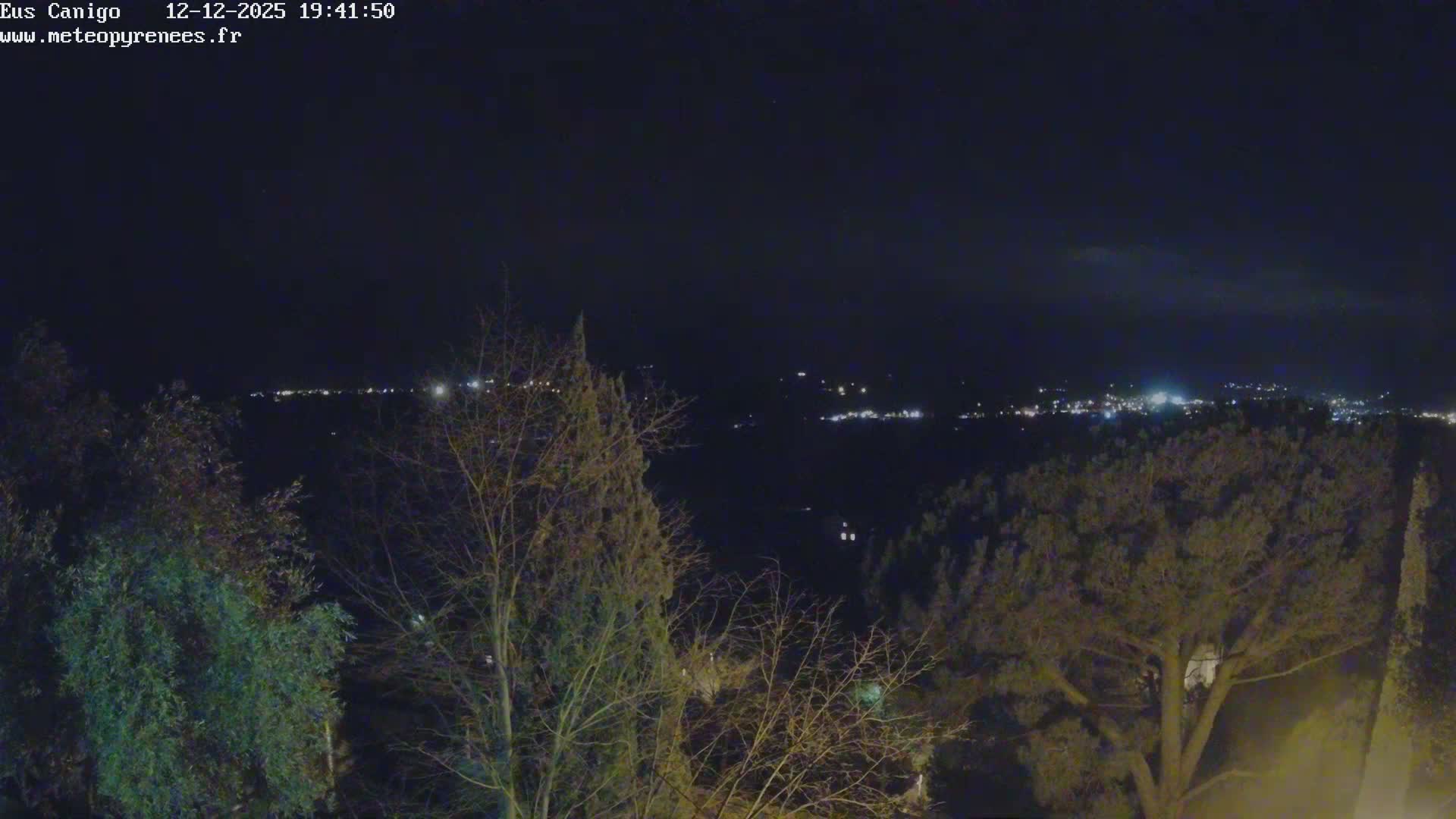 Eus Village & Prades City Skyline & Canigo Mountain View Live Cam - Prades, Pyrenees-Orientales, Occitanie, France