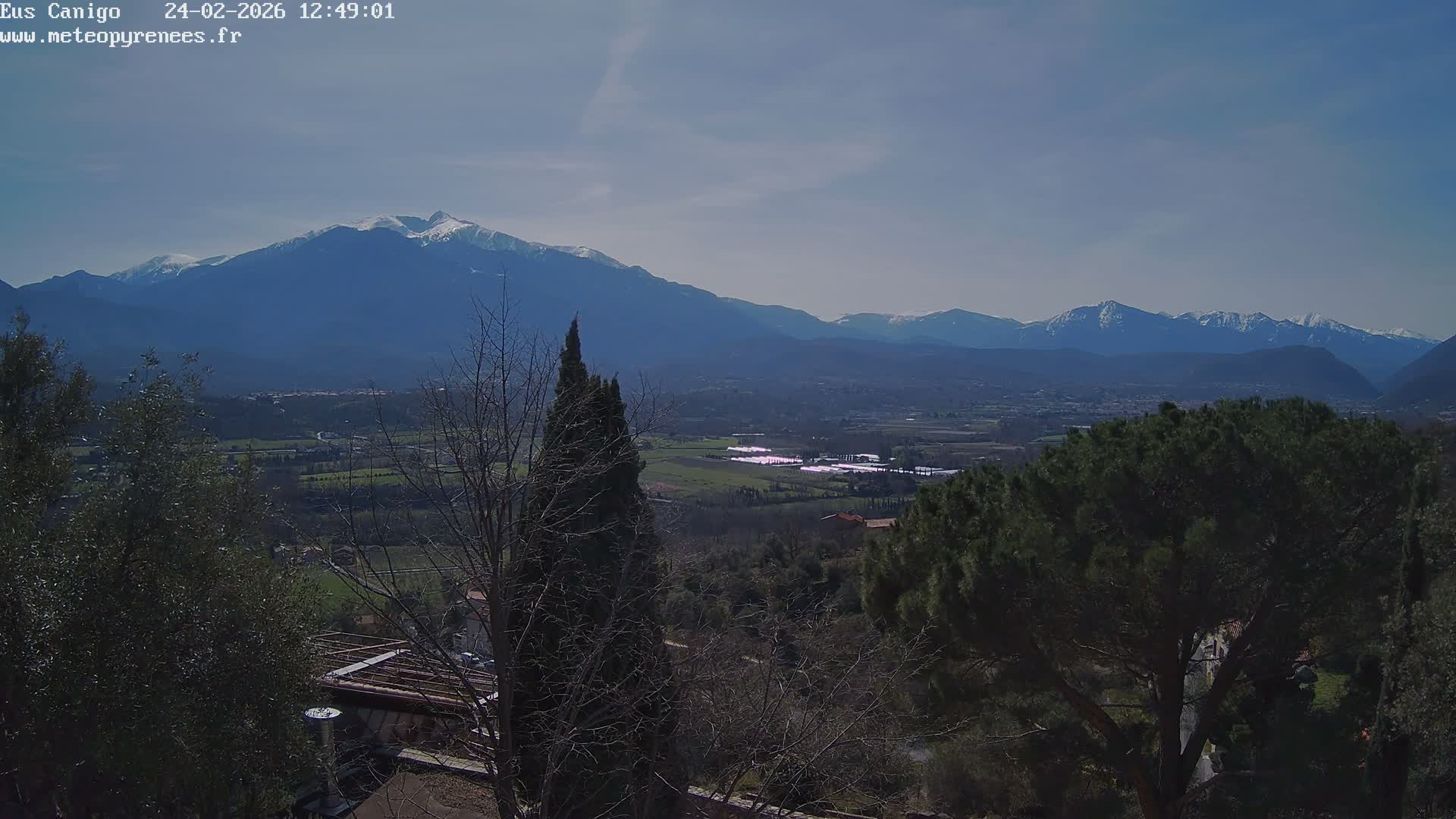 Eus Village & Prades City Skyline & Canigo Mountain View Live Cam - Prades, Pyrenees-Orientales, Occitanie, France
