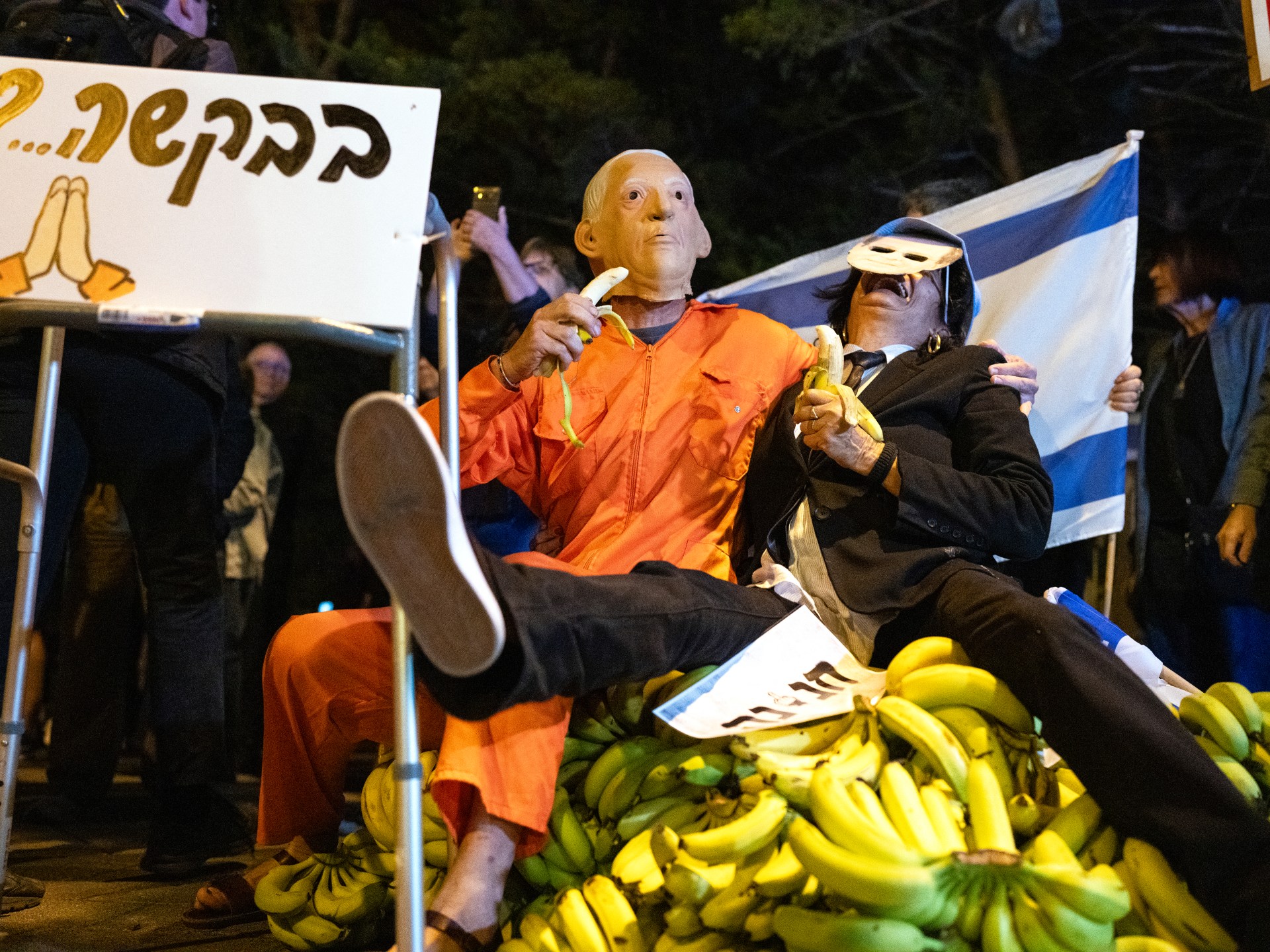 Netanyahu's Pardon Plea for Corruption Ignites Protests in Tel Aviv Amidst War Crimes Allegations & International Scrutiny