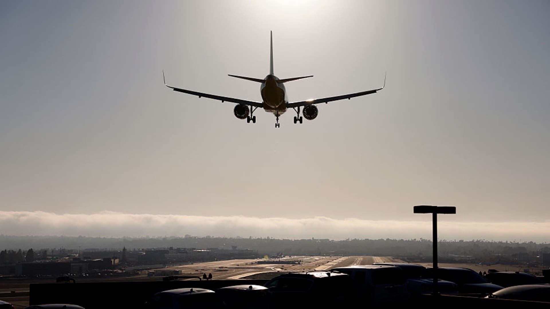 Airbus Shares Plunge 9% Amid New A320 Quality Issue Reports; Delivery Delays Feared After Recent Software Glitch