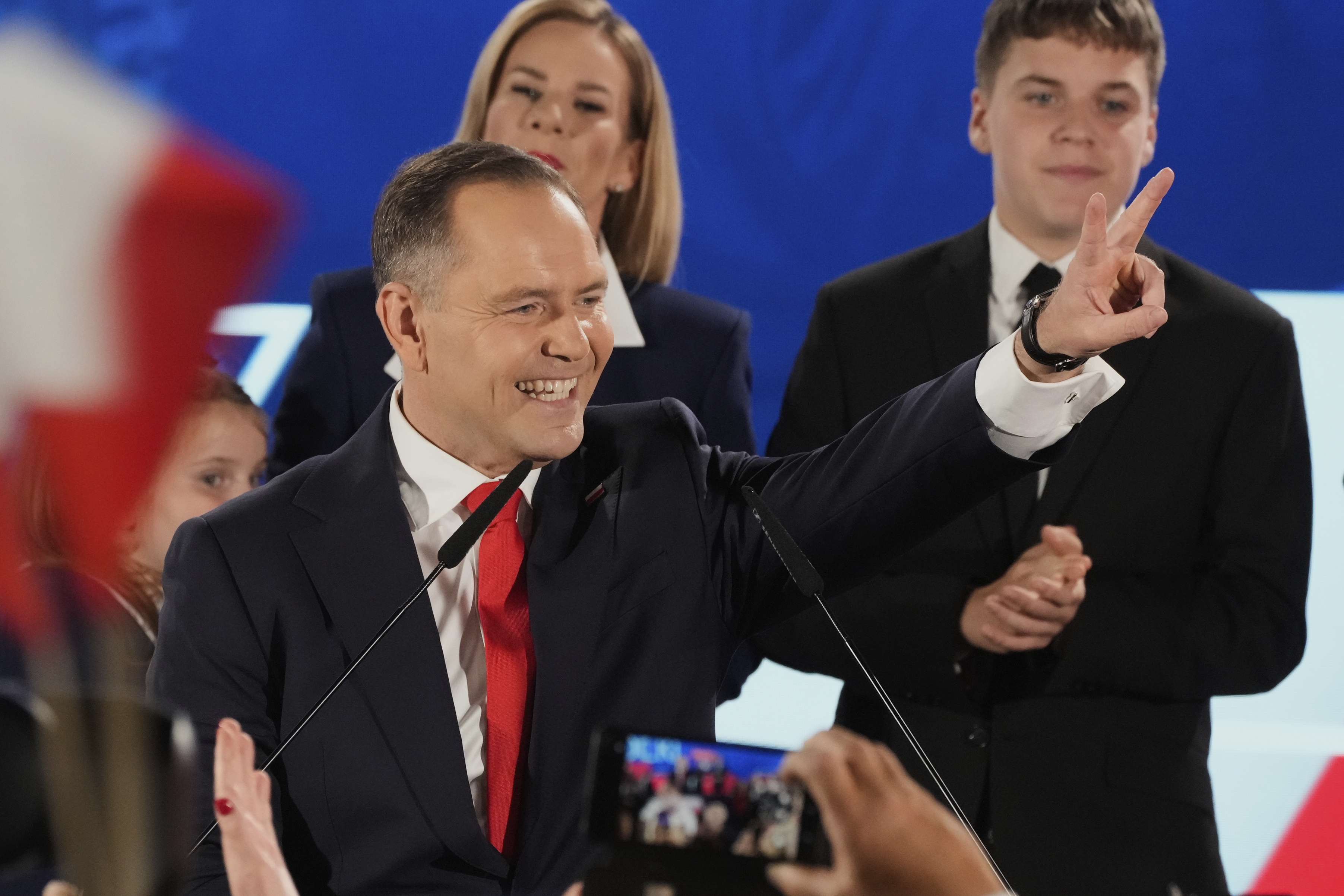Poland Government Gridlock: Nationalist Victory Creates Political Uncertainty