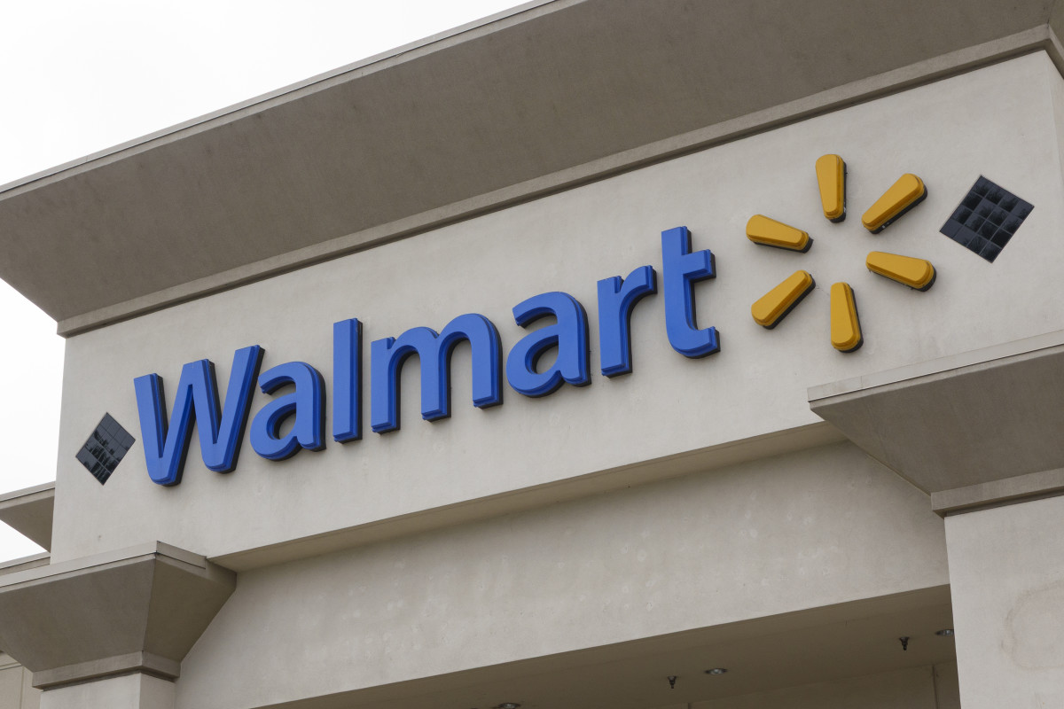 Walmart Prices Soar: Employees and Shoppers Alarmed by Inflation