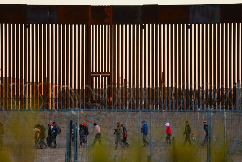 Judge Halts Trump-Era Asylum Ban at US-Mexico Border