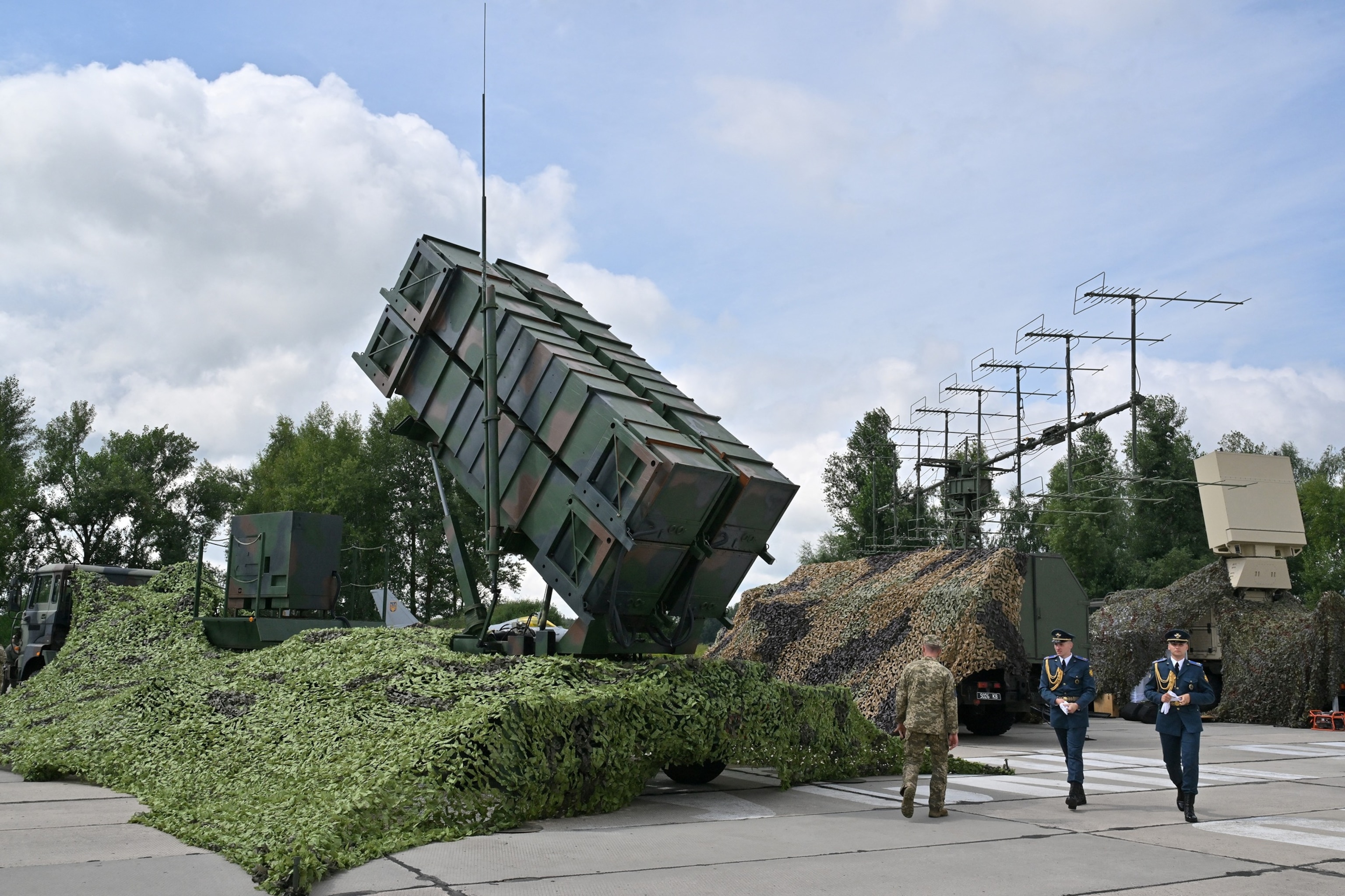 US Congressman Demands Briefing on Ukraine Aid Freeze Amid Russian Assault