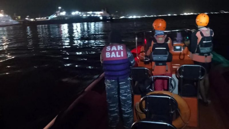 Ferry Sinks Off Bali: Four Dead, Dozens Missing in Indonesia