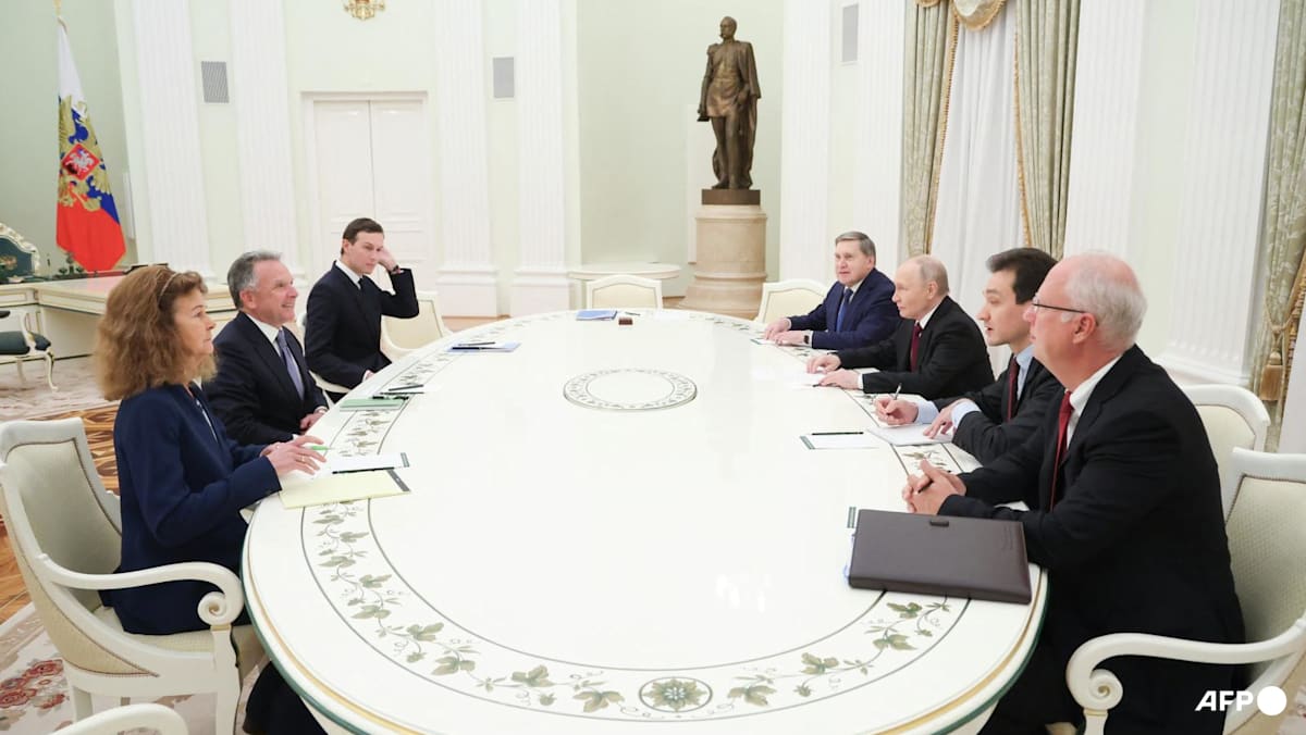 US & Russia Fail to Compromise on Ukraine Territory After Kremlin Talks; Peace Plan Revised Amid Kyiv Pressure