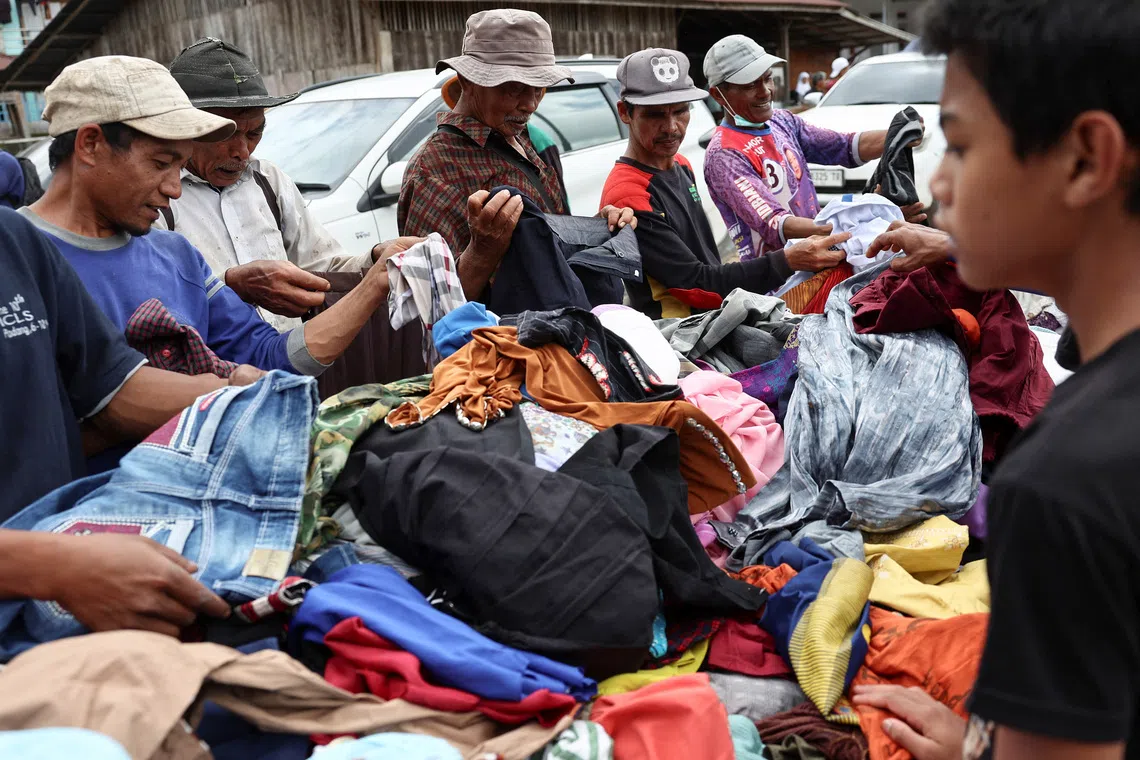 Indonesia Floods Crisis: Sumatra Faces Critical Fuel, Fund Shortages Amid Rising Death Toll & Government Scrutiny