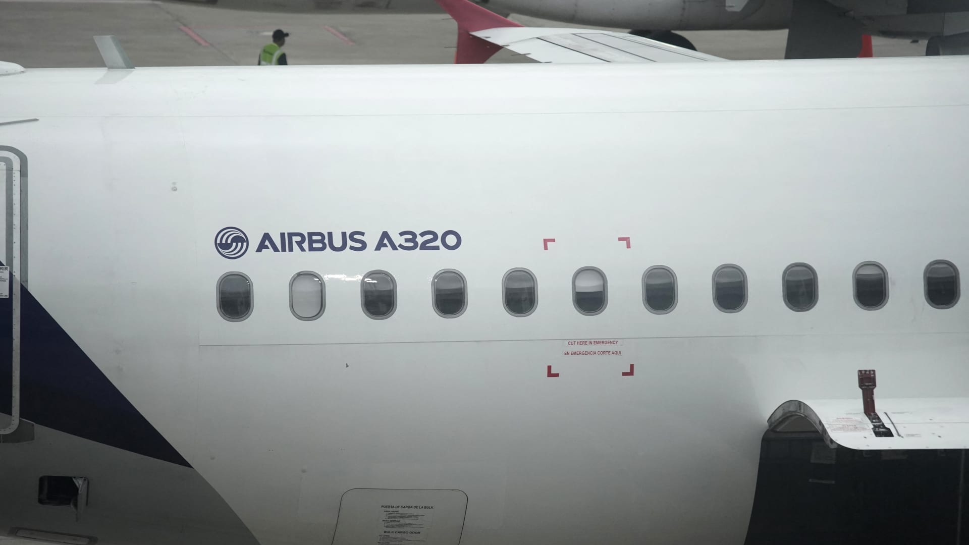 Airbus Cuts A320 Deliveries Amid Fuselage Panel & Software Issues; Quality Concerns Mount as Shares Drop