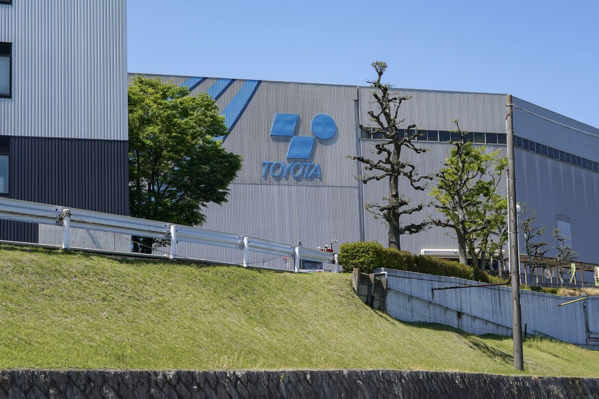 Toyota Industries Shares Plunge on $33 Billion Buyout Deal