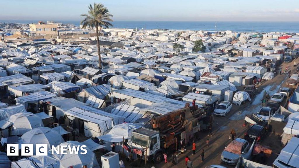 Israeli Airstrikes Kill Five Near Khan Younis Refugee Camp Amid Gaza Conflict, Medics Report Fatal Tent Strikes