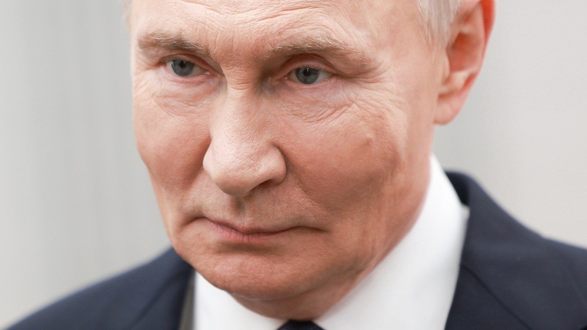 Putin Reaffirms Donbas Seizure by Force Amidst Stalled US Peace Talks & Ongoing Ukraine Attacks