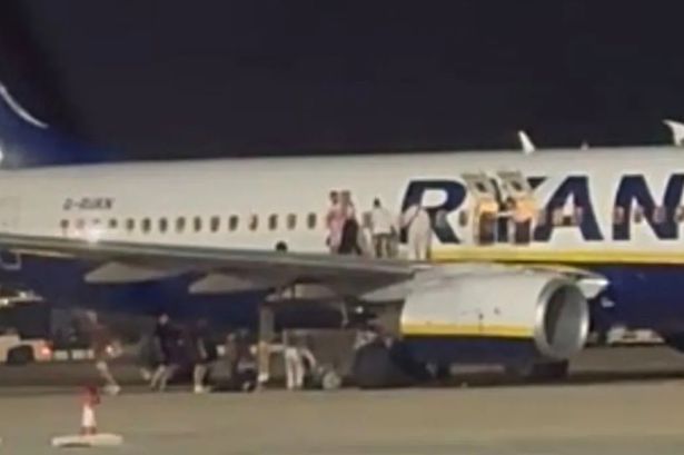 Passengers Evacuate Plane Via Wing After Fire Alert in Spain