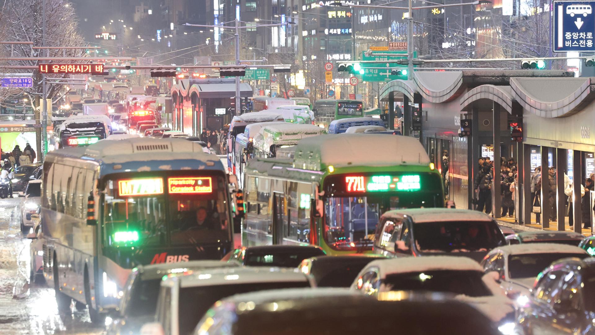 Seoul Boosts Public Transport: Subway Services Increased by 20 Runs Amidst Heavy Snowfall