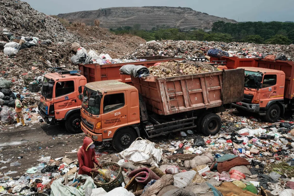 Indonesia's Waste Workers Face Dangerous Levels of Toxic Chemicals Due to Microplastic Exposure - A New Study Reveals