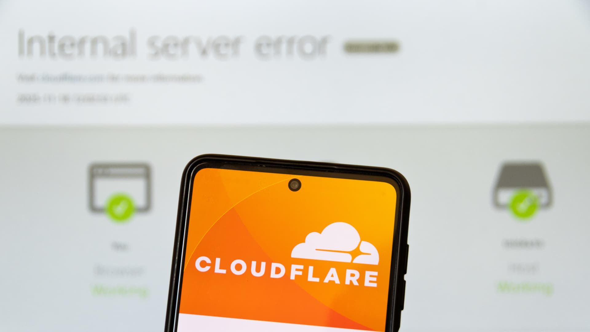 Cloudflare Fixes Dashboard Glitch, Global Websites Back Online; Shares Rebound After Brief Downturn