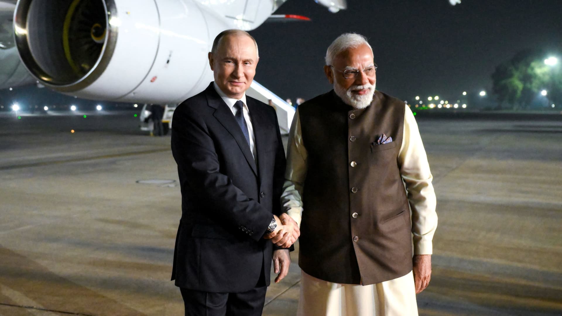Russia Offers "Uninterrupted" Fuel to India Amid US Sanctions Pressure on New Delhi's Oil Imports