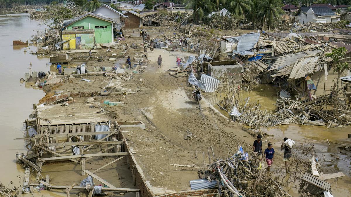 Satellite Images Show Devastating Floods Across Indonesia's Sumatra: 867 Dead After Heavy Rains