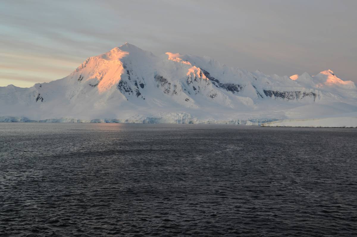 Antarctic Ice Sheet Shift Stuns Scientists: A Historic Turnaround