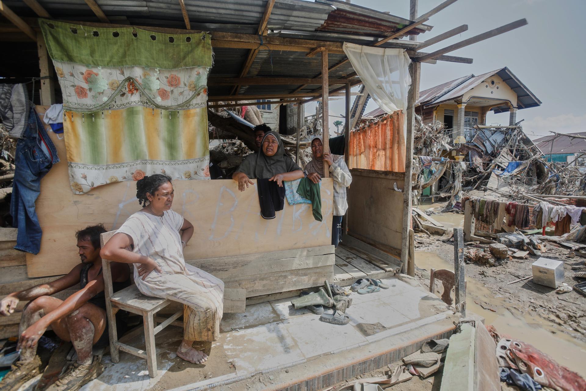 Asia Flood Crisis: Survivors Plead for Urgent Aid After Catastrophic Floods & Landslides Kill Over 1,500 in Indonesia, Sri Lanka, Thailand