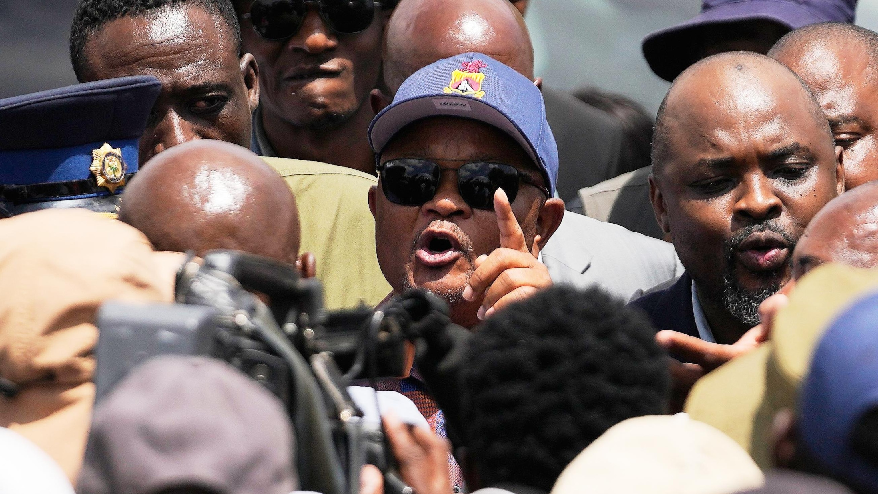 South African Official Accuses Police Minister of Crime Syndicate Collusion