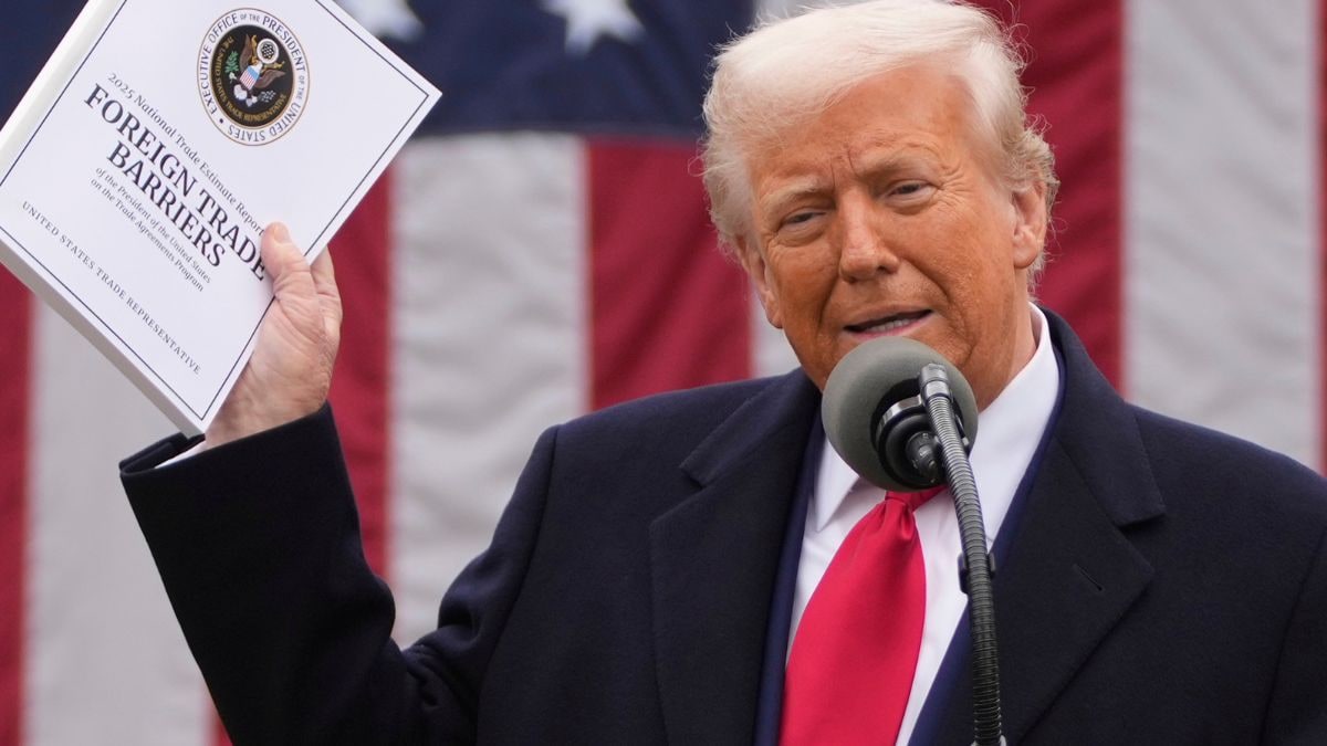 Wall Street Declines as Trump Imposes Tariffs on Japan and South Korea - Market Reaction