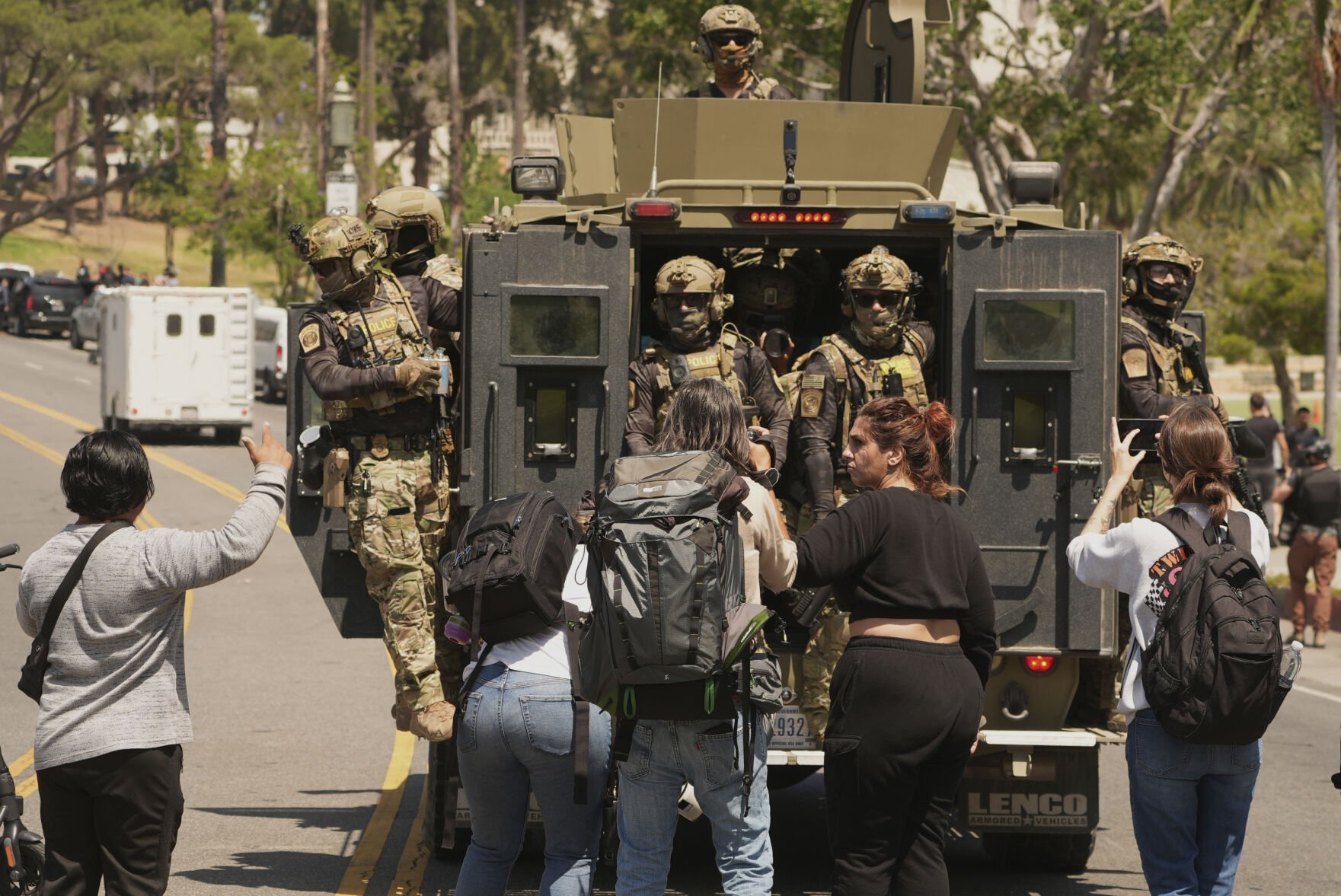 Federal Agents and Troops Deploy Briefly to MacArthur Park in Los Angeles