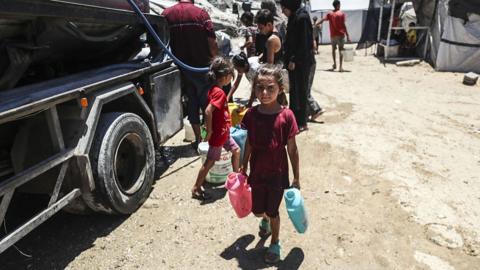 Israel Plans Gaza Population Transfer to Rafah Camp: Concerns and Reactions