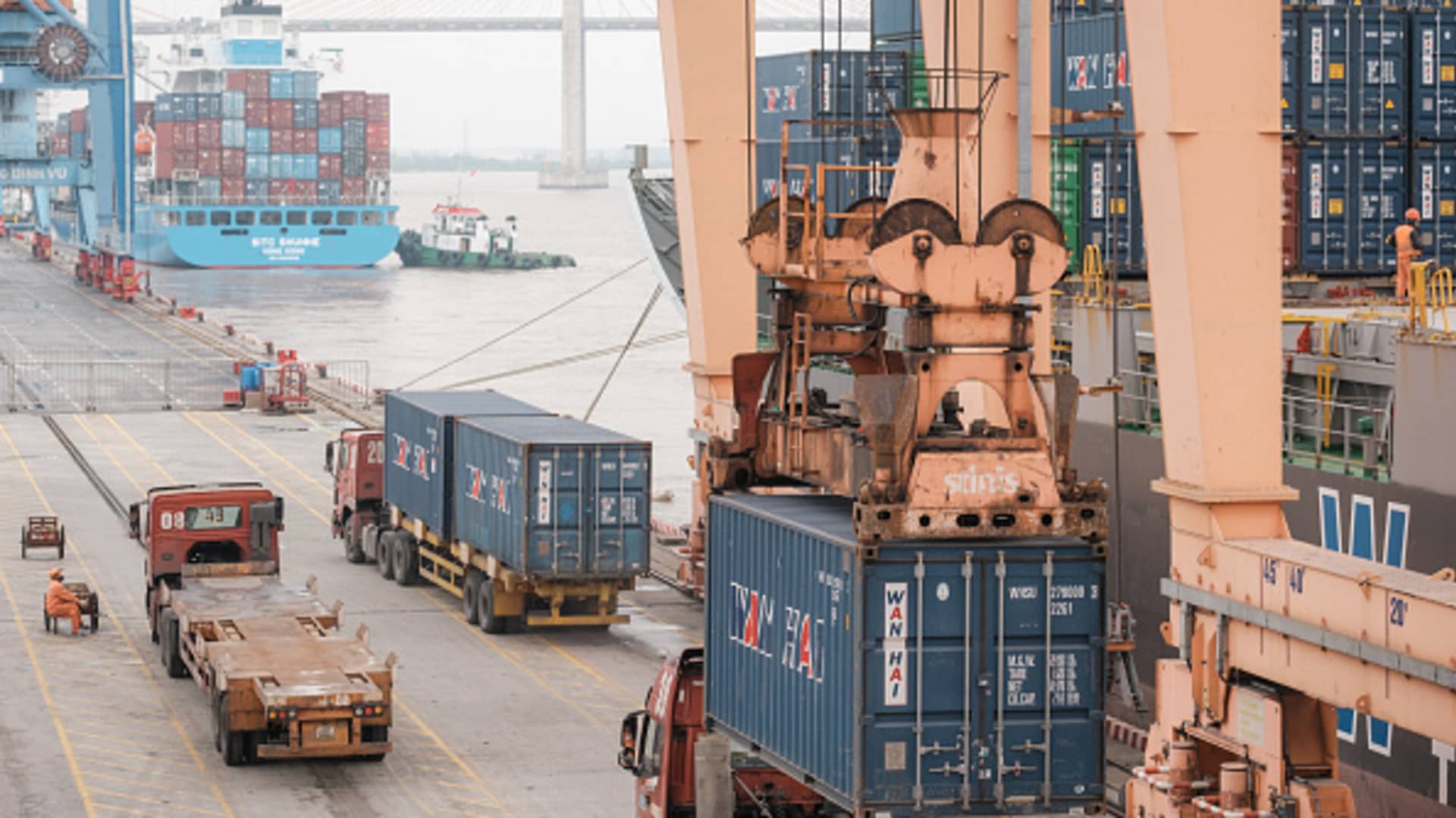 Trump Trade War Fuels Supply Chain Shift: China Manufacturing Share Halves as Asia Pacific Rivals Gain & US Importers Face Cash Crunch